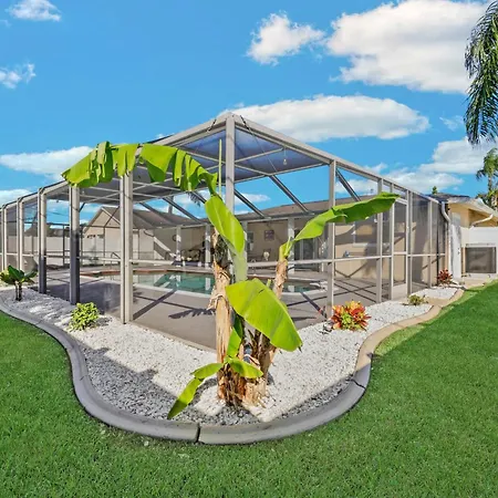 Lovely Home With Oversized Heated Pool In Quiet Neighborhood - Villa Polish Palace South